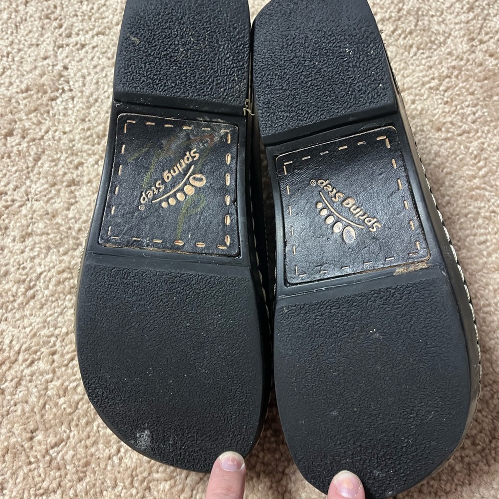 Spring Step size 8 shoes - Picture 3 of 4